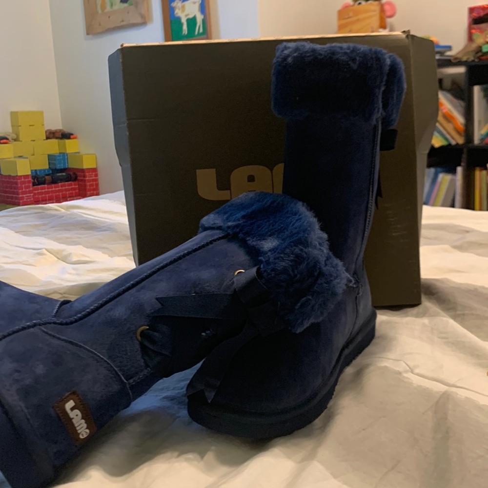 Womens Lamo boots, size 9